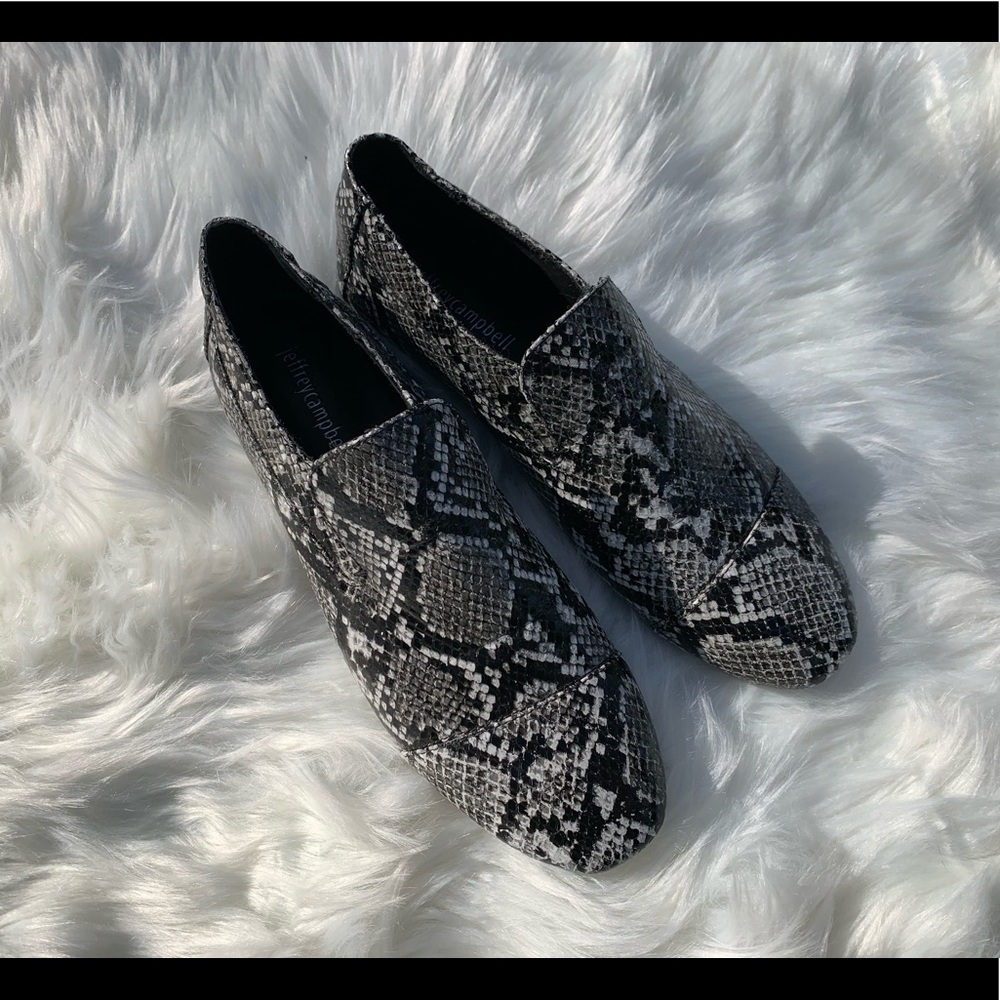 ⚜️NEW Jeffrey Campbell Snakeskin Booties, Size 8⚜️ - Picture 3 of 7